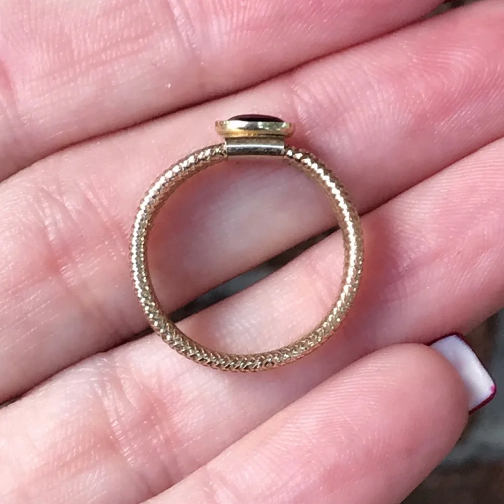 14k Gold Unique Designer Amethyst (?) Mesh Ring - Picture 5 of 8